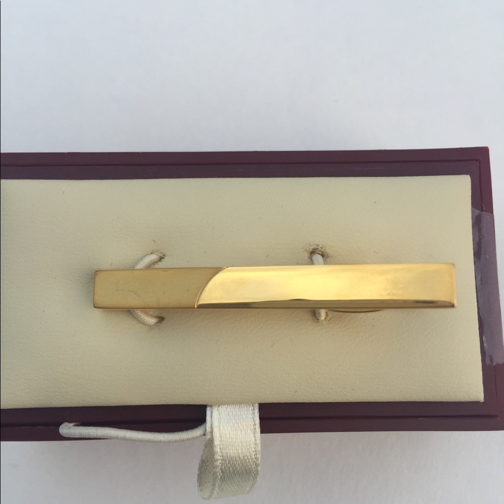 New with tags KENNETH ROBERTS TIE BAR gold